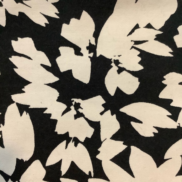 LOFT Pencil Skirt Size 2 - Picture 8 of 8